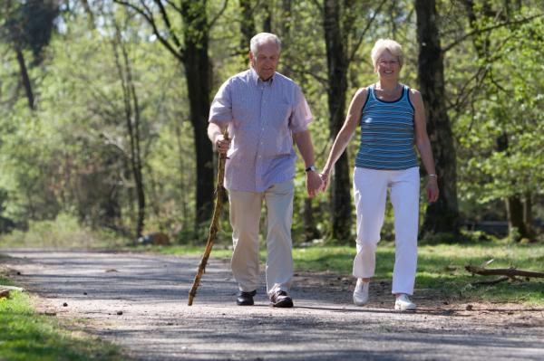 Slow walking speed may be early dementia sign