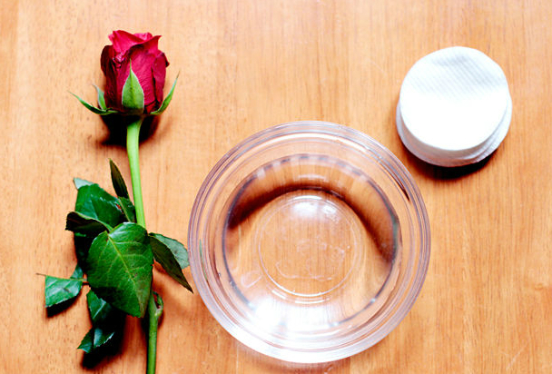 5 beauty benefits of Rosewater