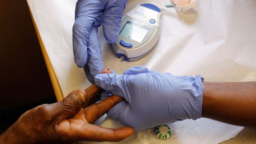 For diabetics, losing weight may delay kidney problems